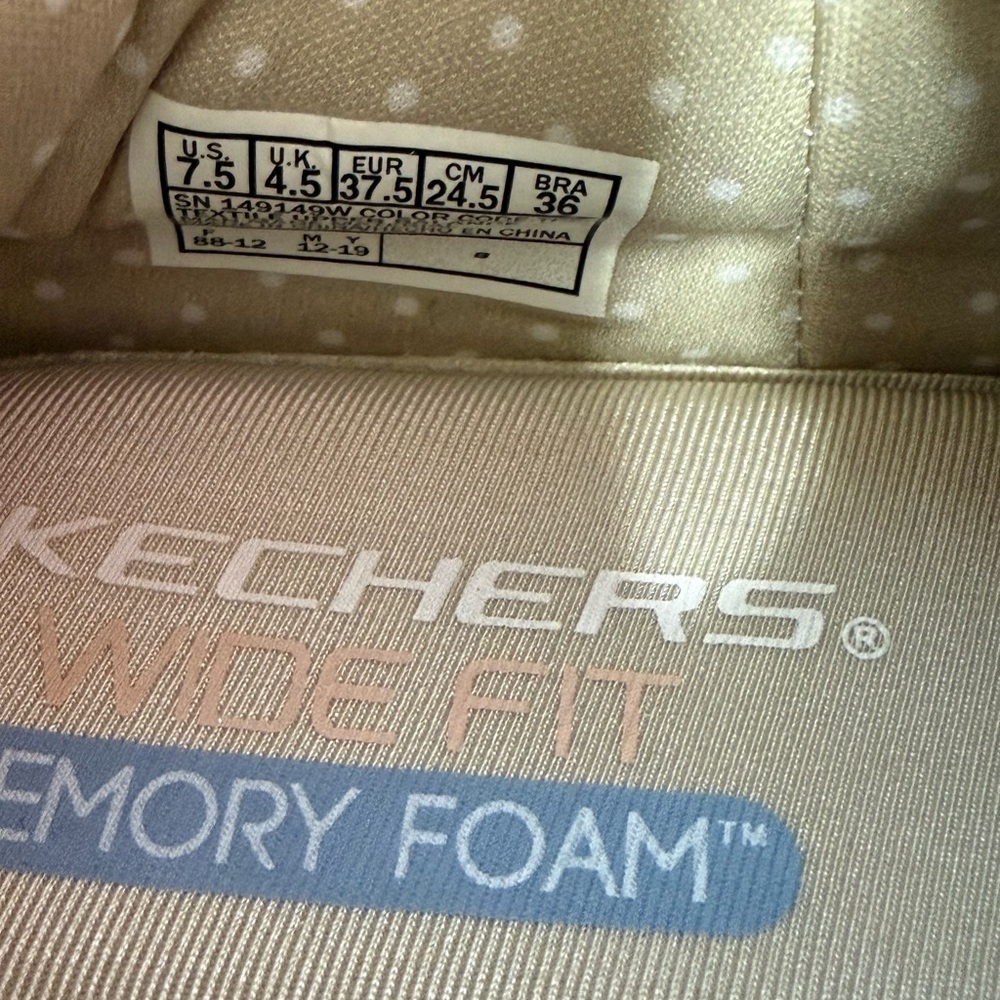 Skechers Women's Athletic Shoes Size 7.5 Beige Memory Foam - Picture 6 of 7